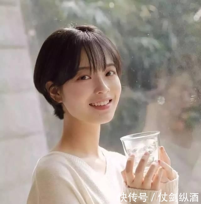 短发@短发别乱剪!一不小心翻车式“毁容”!认准2个剪发黄金法则,轻松美翻今夏!