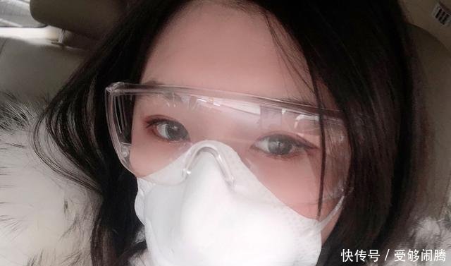 『人用』女孩复工前戴着口罩化妆,只描眉毛涂眼影,没有一个人用口红