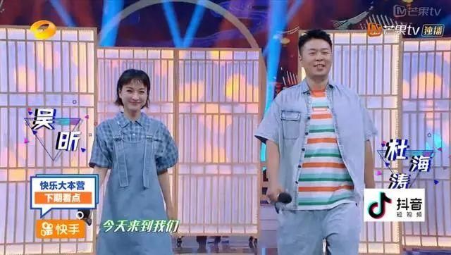 舒淇穿荷叶边裙,谢娜穿衬衫裙,却都没有穿牛仔背带裙的吴昕可爱