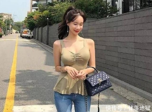 气质:高跟鞋展示了身材的美感,同时也衬托了时尚的性感