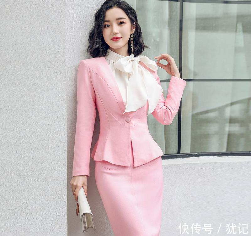  【艾尚臣职业】街拍，才发现人都穿这衬衫，迷人又洋气，妥妥少女感又不失女人味