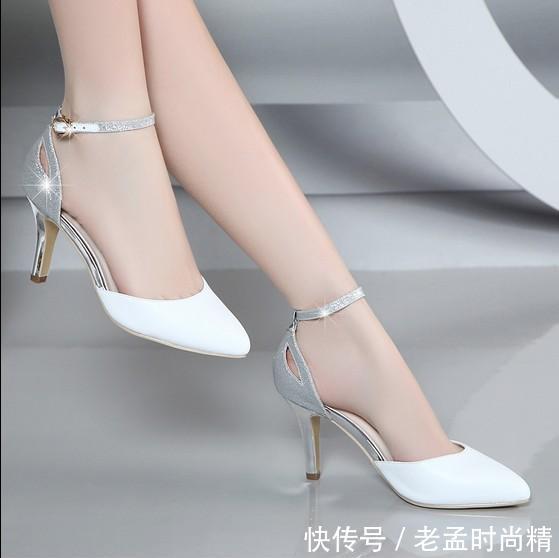 [气质]气质优雅的女人鞋柜里怎么能少了一双尖头高跟单鞋呢