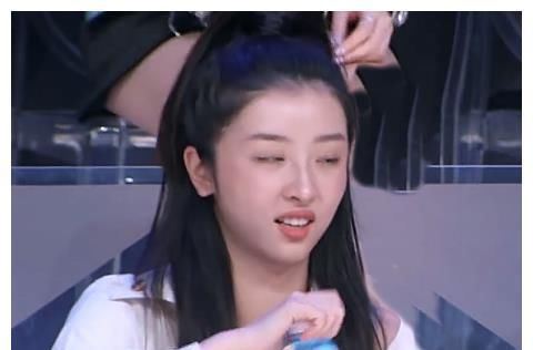  『记得』虞书欣拧不动瓶塞时，你是否还记得她是咋做的吗？简直个磨人的小妖精