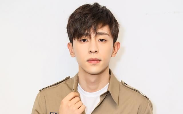 邓伦刚火就有人造谣邓伦整容？网友：整容的话为啥不做成双眼皮？