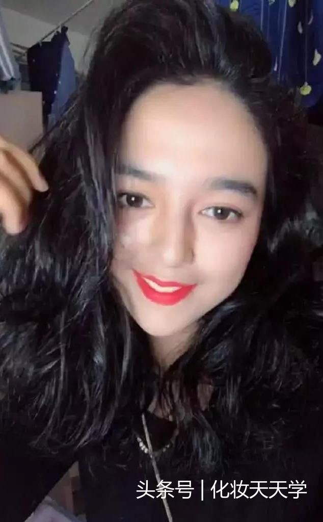 结束军训的学生妹一化妆，糟糕，这好像是心动的感觉