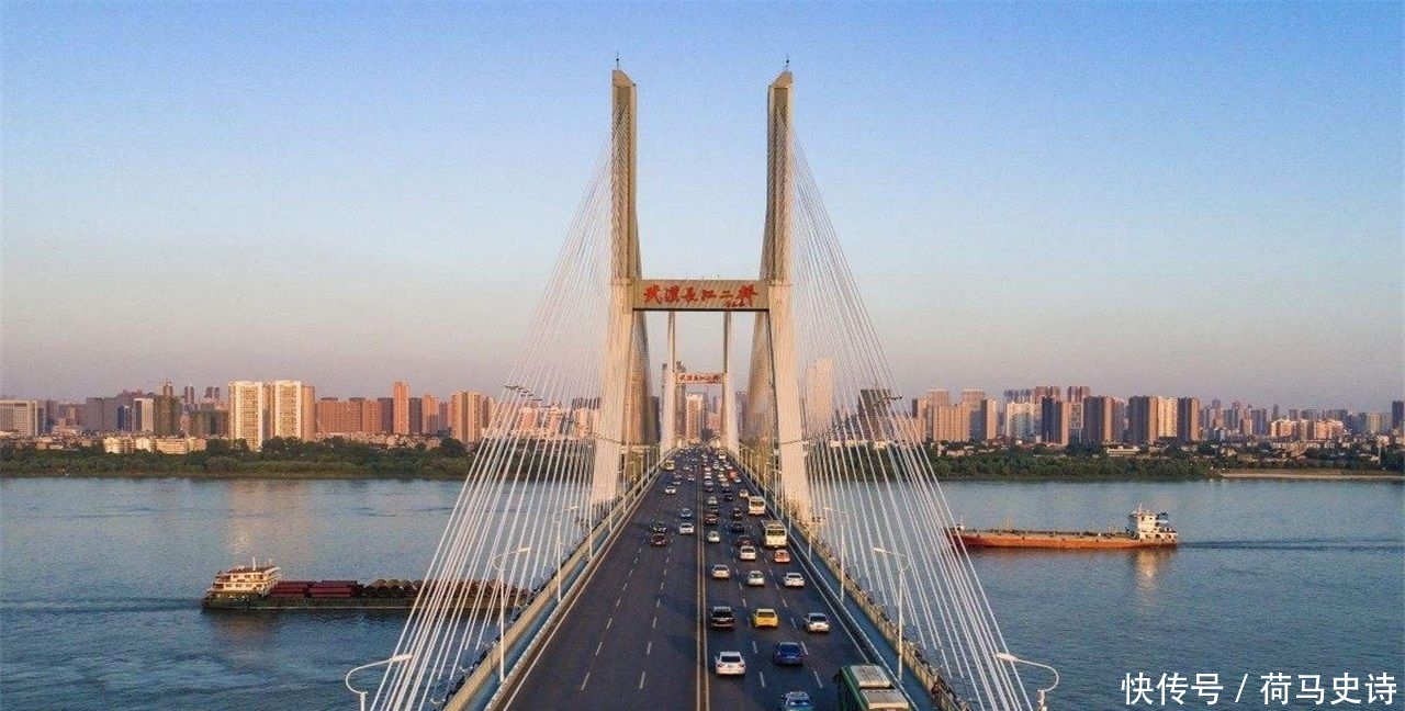 中国中部地区唯一特大城市，人口超千万，经济破万亿