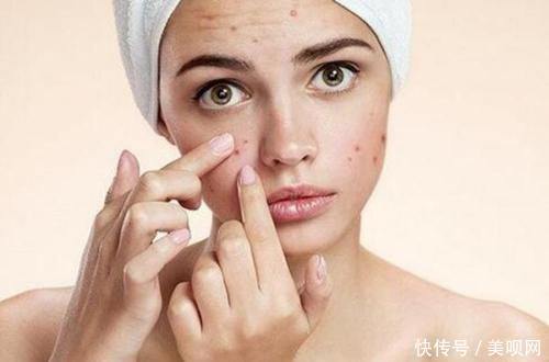 「粗大」还在为毛孔粗大而烦恼吗?集美们,看过来,这样做让你的肌肤细嫩无瑕!