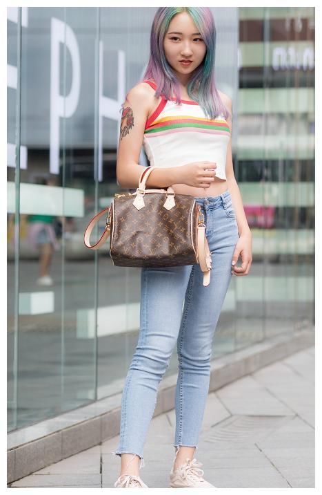 街拍：老婆不需要多丰满圆润，像图八这样就够了！