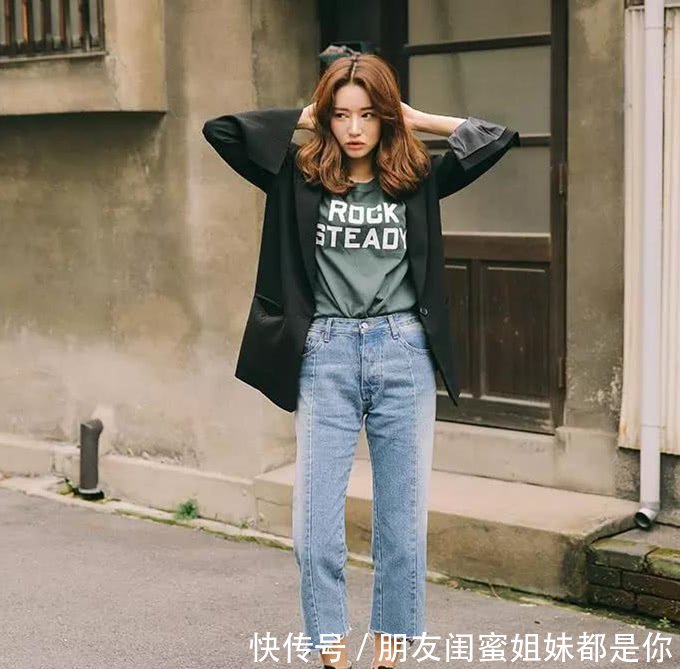 金秋时节，九分裤搭平底鞋，让你穿出时尚新高度