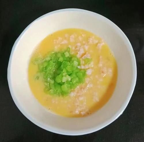 「女人」它是天然“美容水”,女人常吃皮肤白了、细嫩了,斑点都没了!