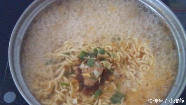  『时先』煮泡面时先放“调料”还是面饼，很多人做错了，难怪油多又难吃！