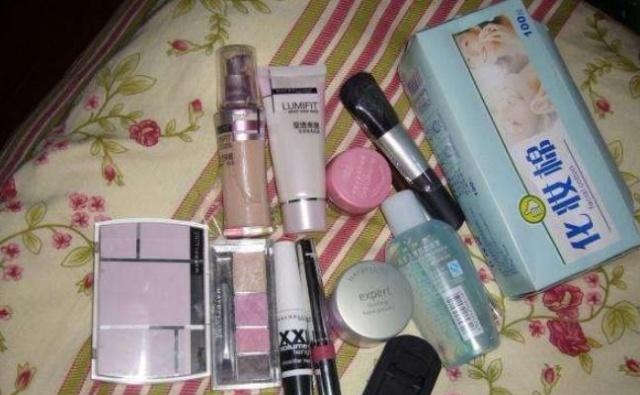 外出旅游时，有三样东西尽量别带，不但太费劲还没用处