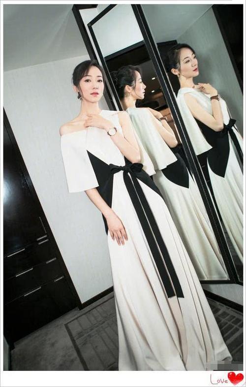 韩雪机场变秀场,短T配长裙优雅炫腹,网友:好想量一量她的腰围