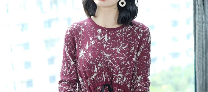 有肚子的女人要穿“宽”点，试试下图高级女裙，胖人穿出时髦感