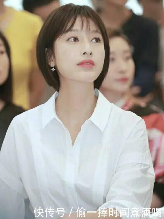『女性为』上了年纪的女人,少留这4种“发型”,不仅显脸大,而且很显老