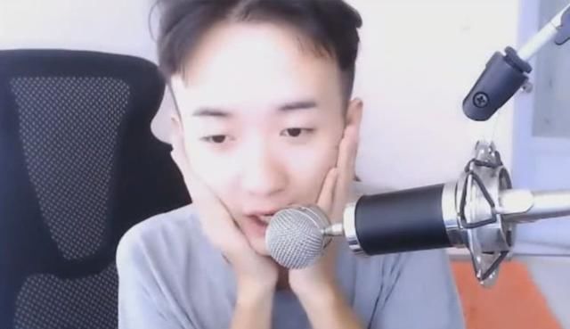 男子直播化妆,网友看他一点点化成女生,最后妆容让人不淡定了