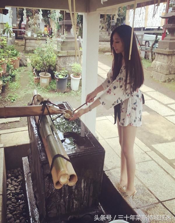 申花门将长腿美妻孕照真美！孕后身材仍极品 七夕称老公是大宝贝