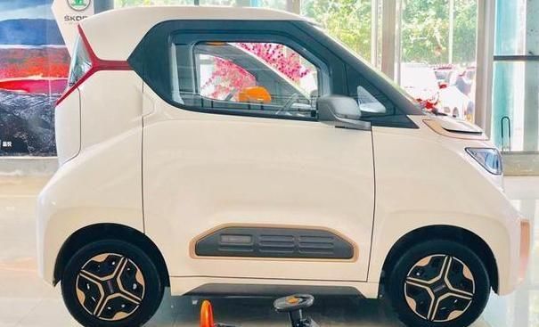  #城市#4万多买了辆“小精灵”，续航250KM，还花5千元改装成“未来车”