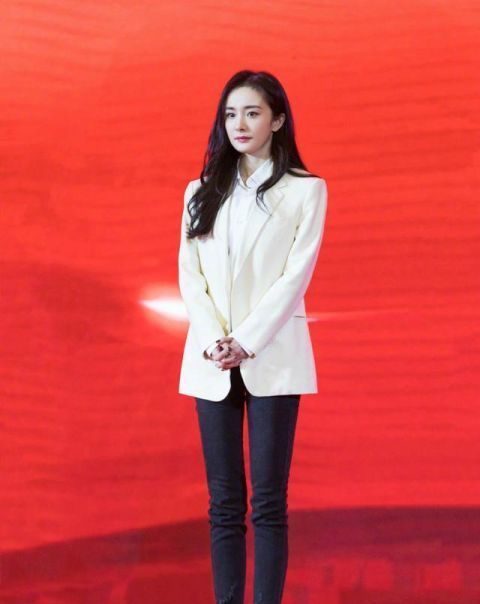 忍不住:忍不住提小糯米 杨幂穿衣很少女但保护女儿不含糊,刘恺威爸获奖