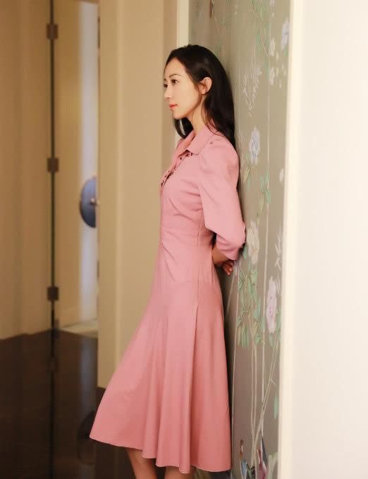 韩雪也来凑热闹,裙子比打底裤还短太撩,网友:确定生过?