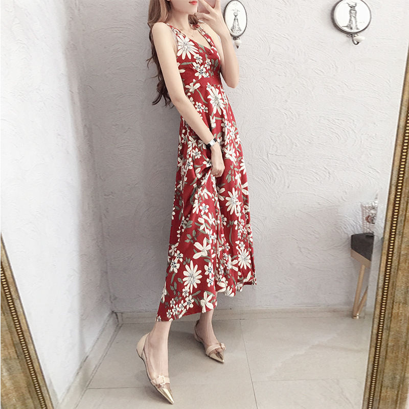 吊带裙的万种风情，穿过的人才懂，老婆穿上都不敢让她出门了