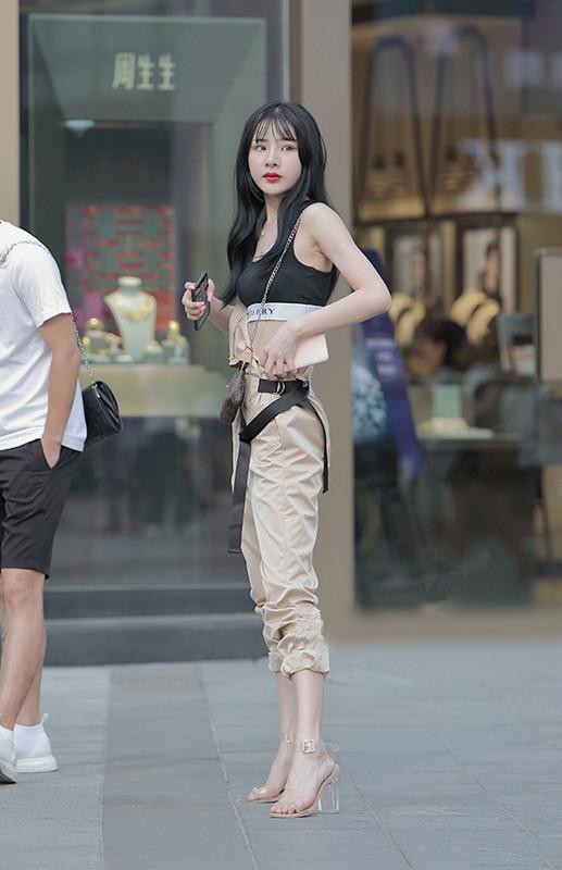 街拍：图1被韩雪美到了，腰都快像包包那么细了！图3包臀裙美女！