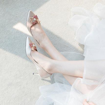 婚鞋，是每个女孩都渴望的“水晶”鞋！毕竟一生只有那么一次