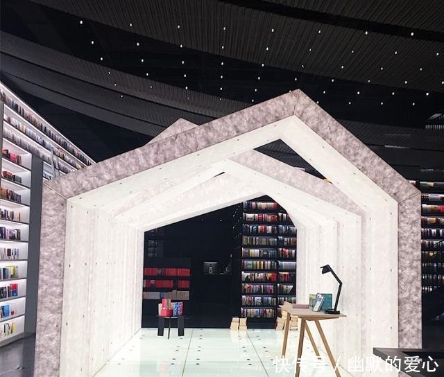 Page One 视觉陈列设计:书店如何营造放松的购物体验?