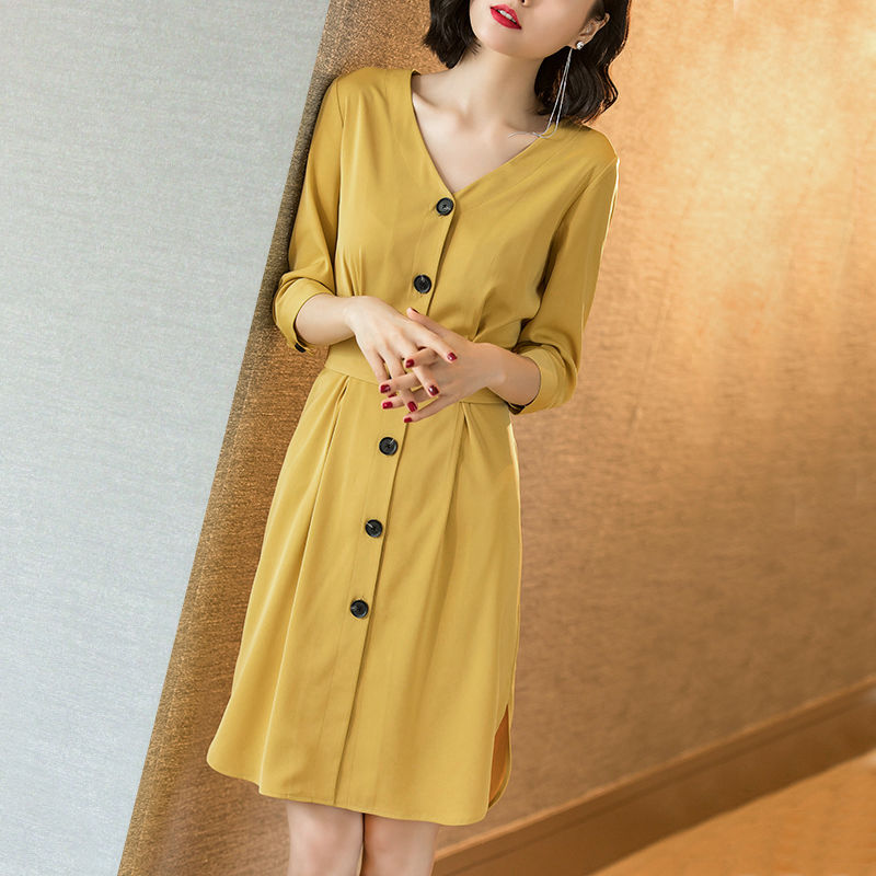 玲珑曲线别浪费!好身材一定别穿长裤,老婆穿这修身裙美腻了