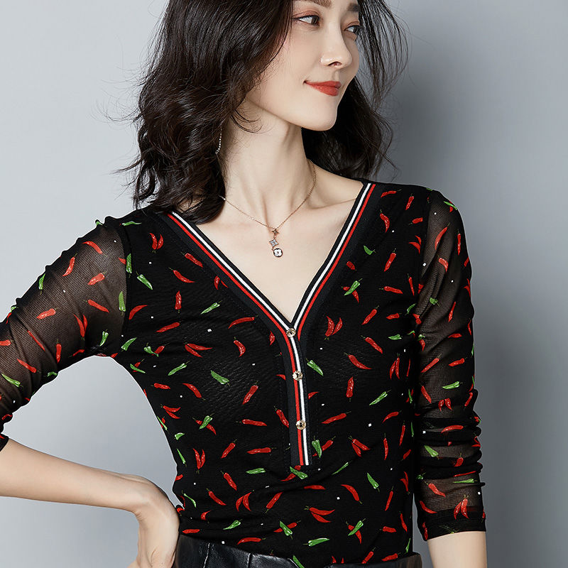 不是我吹!妈的衣品确实高，瞧她新买的小衫，配烟管裤，洋气贼美