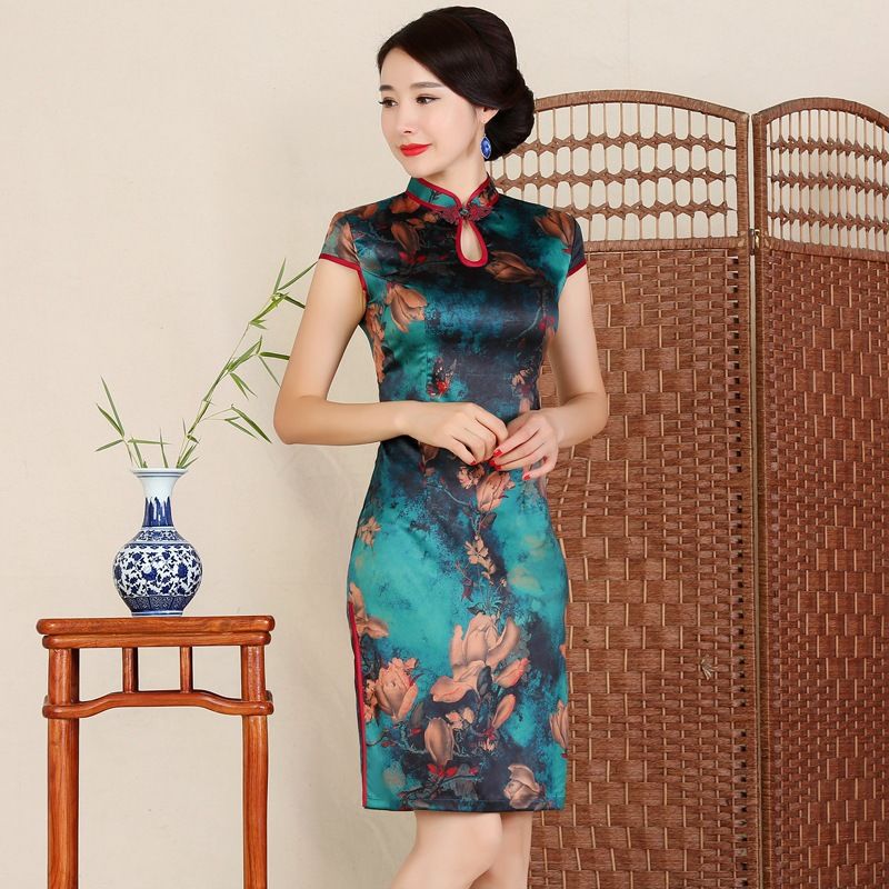 别说女人老了就变丑!看看下图这样穿旗袍裙，美的不可一世