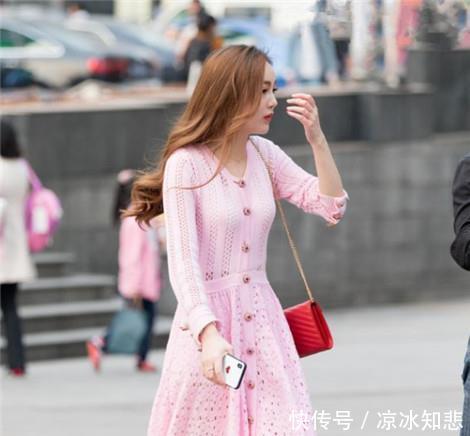 【 姐姐】轮廓性感分明，实在迷人性感，街拍：貌美肤白的打底裤小姐姐