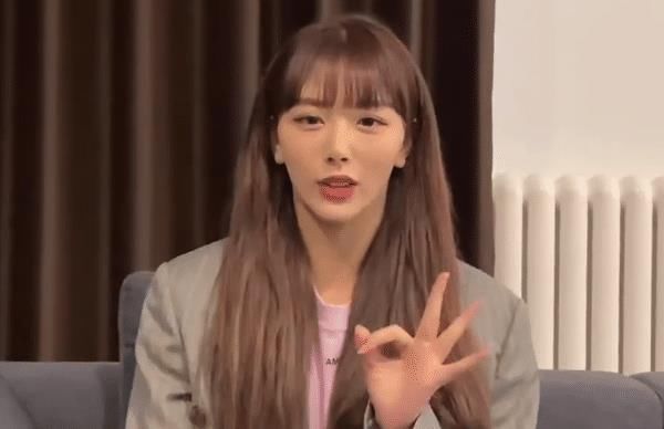 「表演」?《青你2》服装质量差,孔雪儿衣服被刮破险出意外!临场反应太强