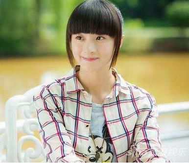 迪丽热巴晒照片秀清纯，不料却被胡冰卿晒出的照片给打败了