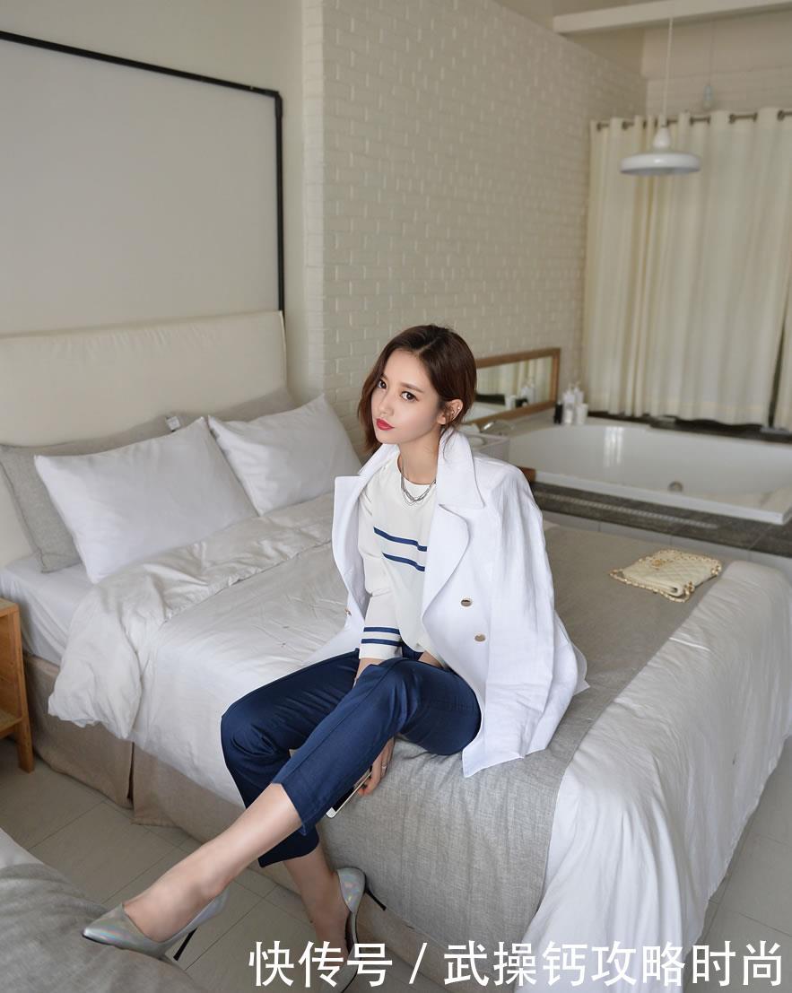肉丝高跟搭的配小西裤,魔鬼身材颜值爆表,女神展现不一样性感!!