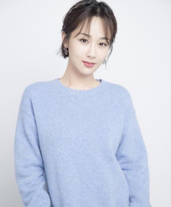 杨紫:月里嫦娥，真是红的发紫