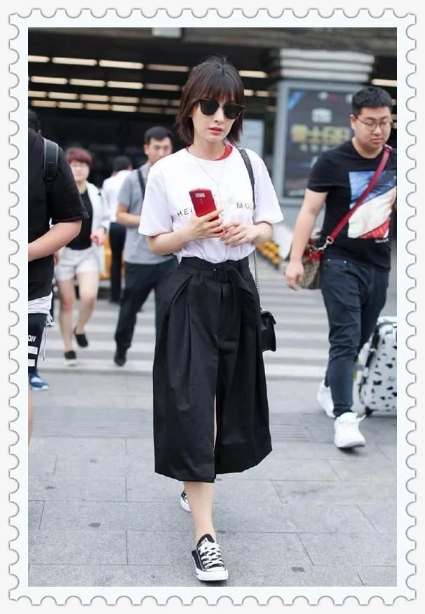 看了46岁陶虹半身裙，再看35岁吴昕，才知气质和年龄哪个更重要