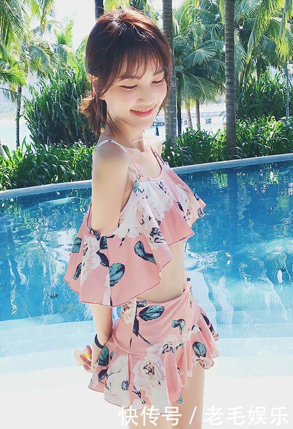 个性吊带的小姐姐, 青春活泼又迷人, 显现出元气少女的魅力!