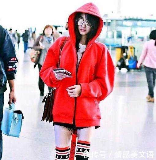 王丽坤真敢穿！卫衣下面直接是腿袜，网友林更新赚大发了！