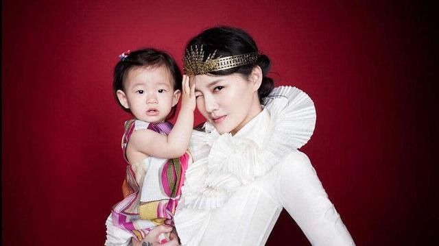 『豪门』郭碧婷小腹微凸有孕?徐子淇7年生4胎!豪门女星婚后生活大揭秘
