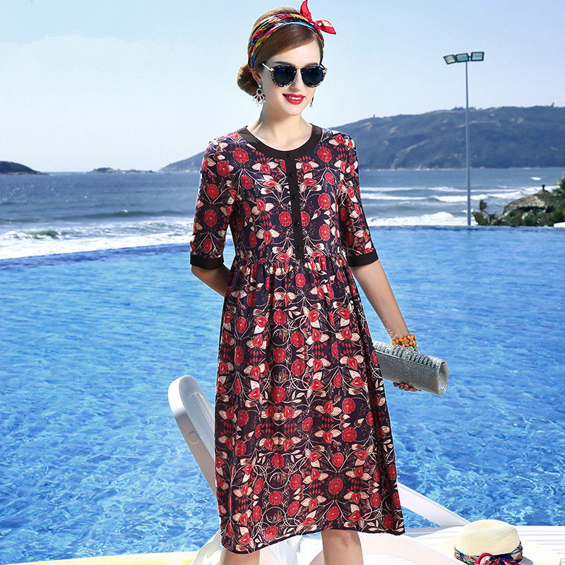 想不到!60后老妈穿这裙子，不仅洋气还忒高贵，美嫩像个小姑娘