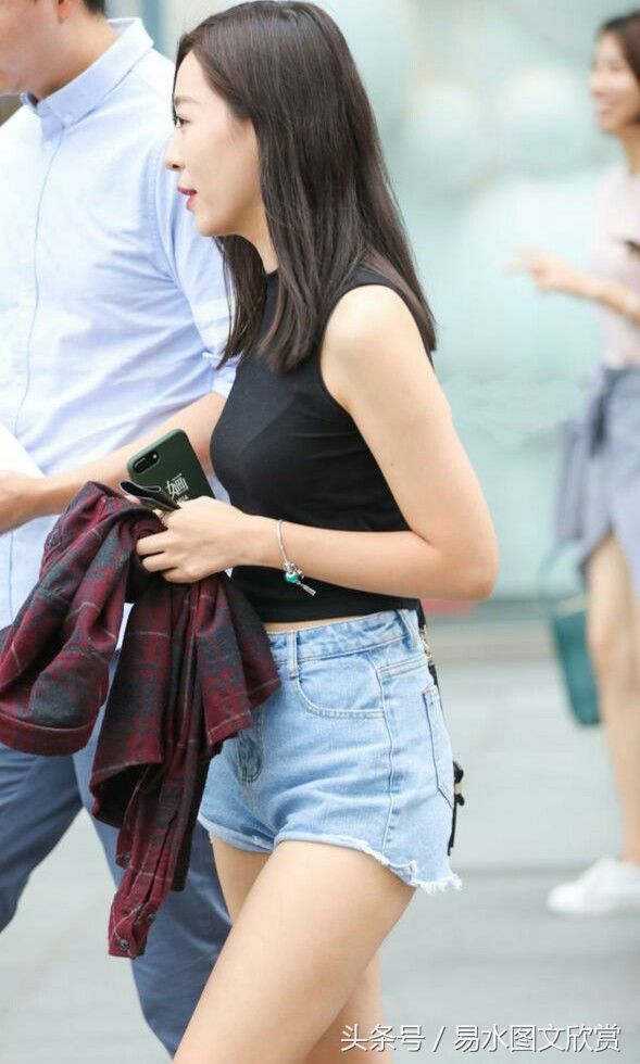 街拍路人:一条路，反反复复走了许多年，依旧走不到尽头