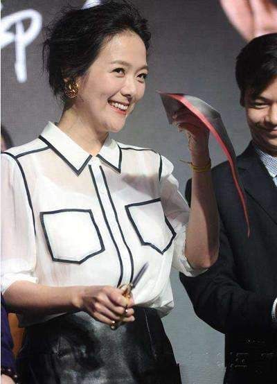 39岁杨乐乐与41岁李湘出席活动, 一个嫩的像少女, 一个真的像妈妈