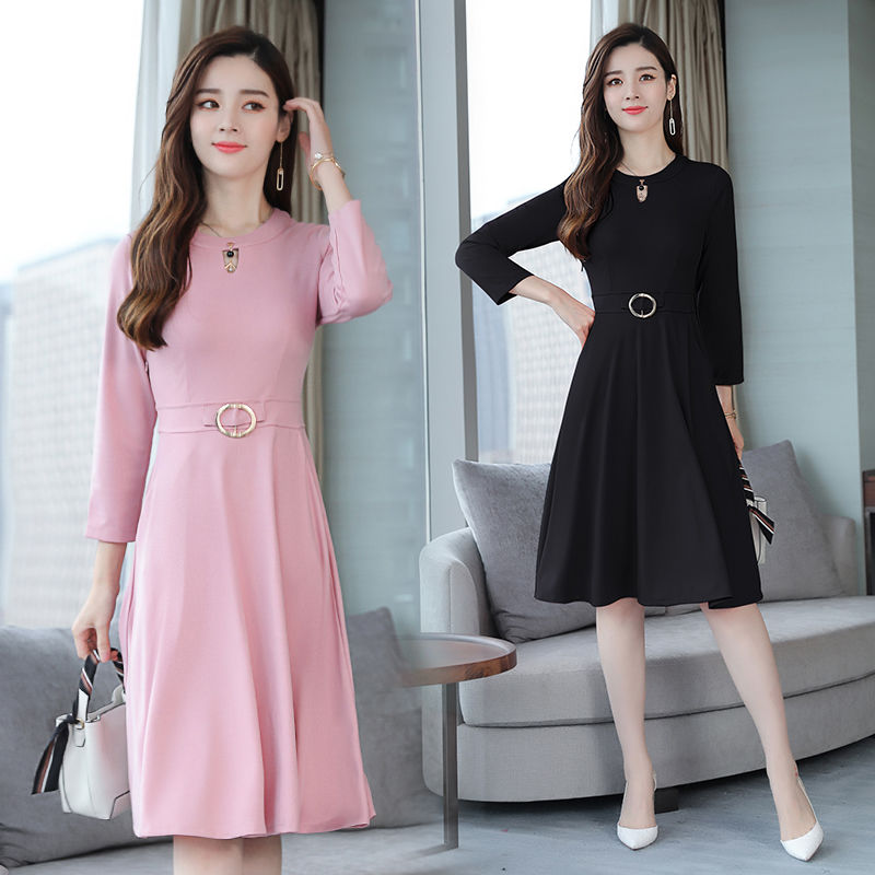 表姐130斤，打扮美!初秋不穿裤，挑这5xl裙，美得一愣一愣