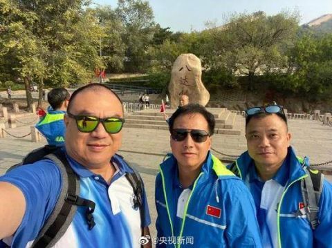  sir|刘sir长城自拍照感慨：我终于完成我的愿望！