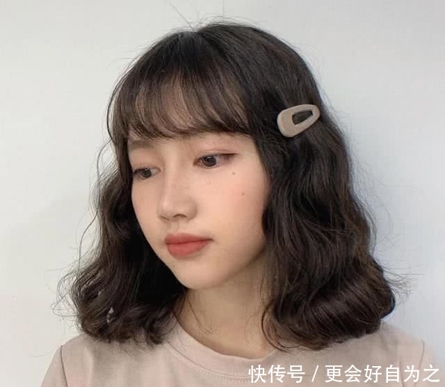 『女生』小个子女生别留“黑长直”,今年最流行的4种短发,既显高又瘦脸