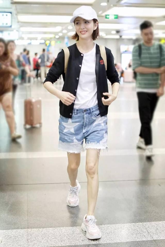 今年夏天最流行这条裤子!既时髦又凉爽,连刘诗诗,佟丽娅都爱它