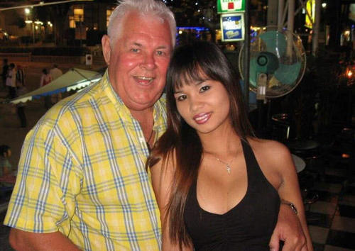 出租自己，既当“妻子”，又当导游，泰国女孩的心酸几人能懂