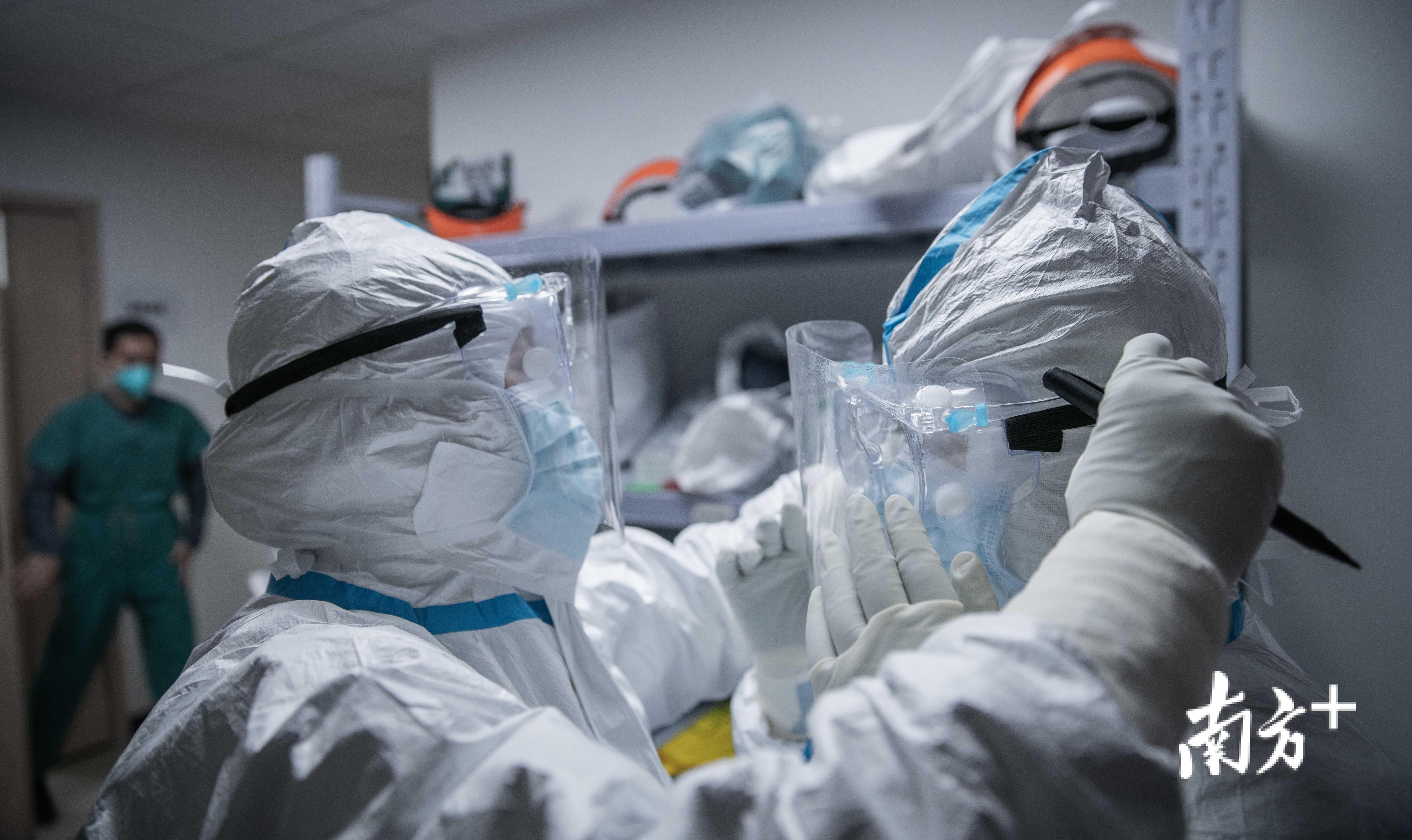  「阳光」一个月24场新闻通气会， 阳光是最好的“疫苗”