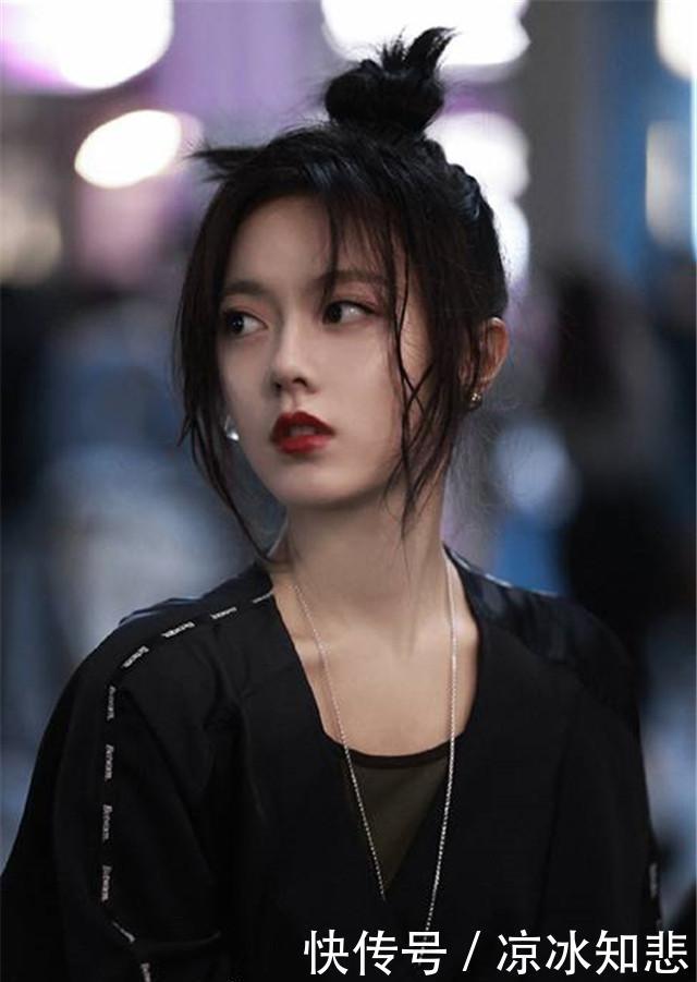 「过时」扎马尾已经过时了!现在流行男女通吃的“辣椒头”,时髦显脸小!